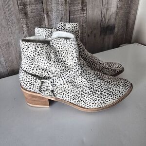 Very G Oasis Faux Fur Bootie - Dotted Beige - Size 8